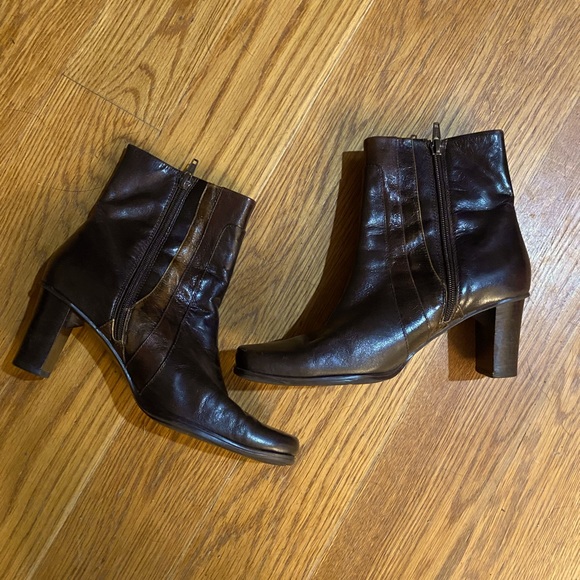 Liz Claiborne Shoes - Vintage Liz Claiborne Booties
